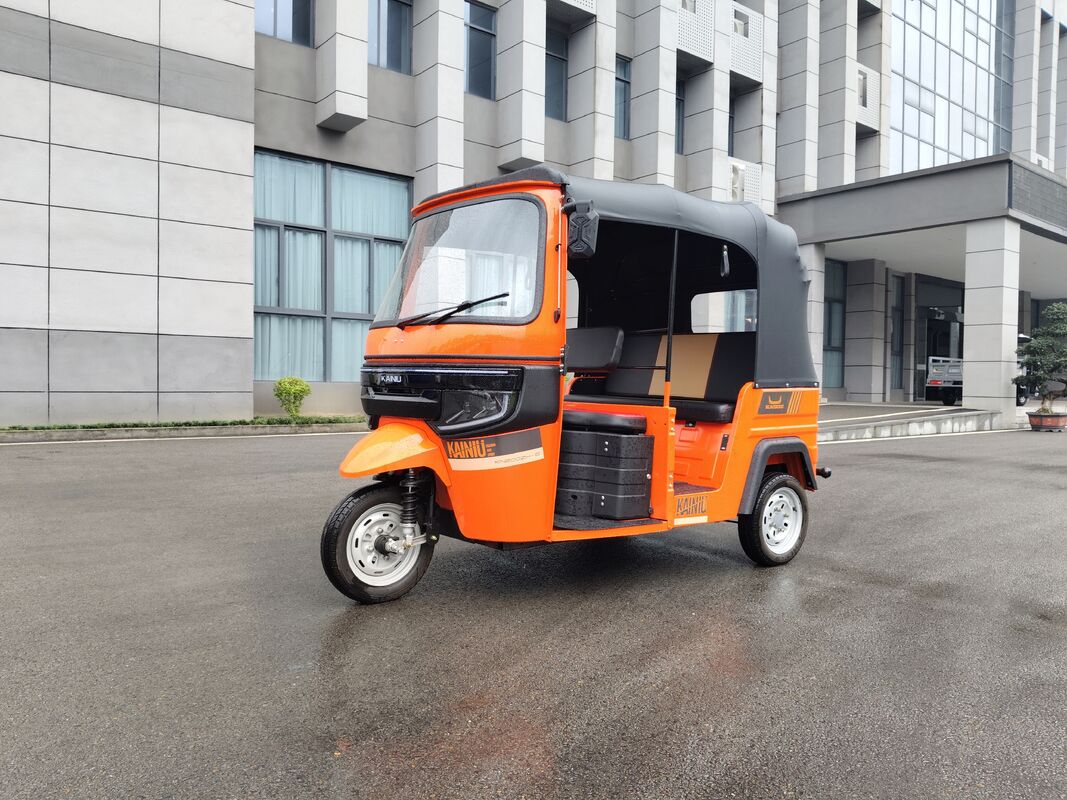 Electric Passenger Tricycle with 72V/3000W Motor and 72V/105Ah Battery Offering 120-140km Mileage for Three Passengers