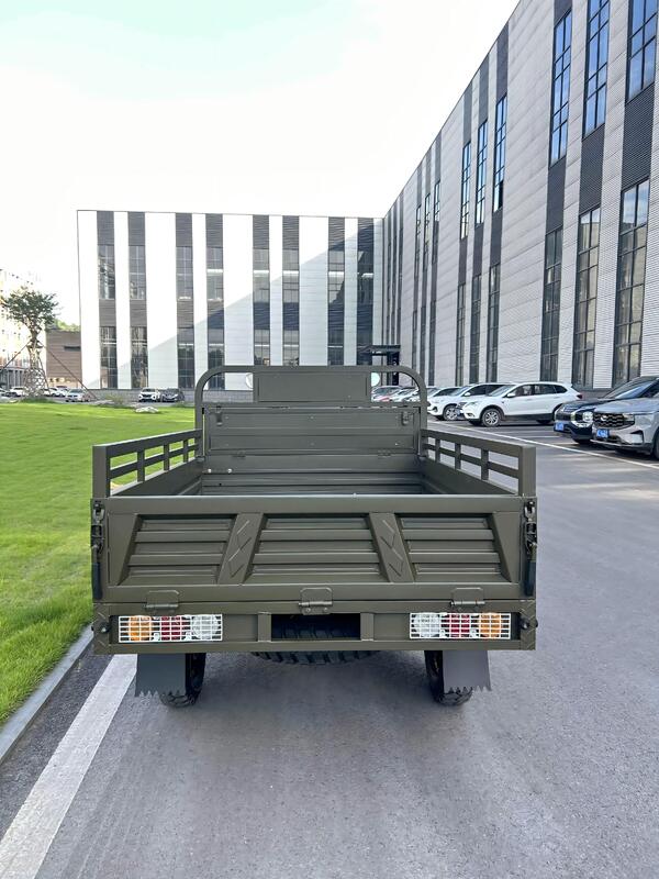 Gasoline 150cc Air-Cooled Cargo Tricycle, Wuyang Classic Style, 1.8m Cargo Box, Inner-Floating Small Booster Rear Axle, with 800kg Load Capacity