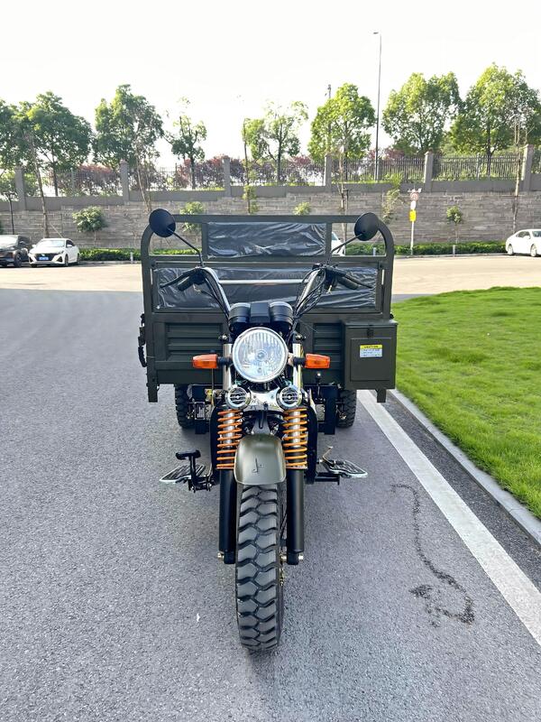 Gasoline 150cc Air-Cooled Cargo Tricycle, Wuyang Classic Style, 1.8m Cargo Box, Inner-Floating Small Booster Rear Axle, with 800kg Load Capacity